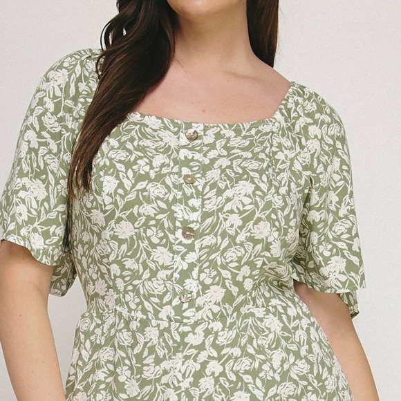 🐿️Plus sizes Floral Green Jumpsuit- Boutique-New - Picture 4 of 6